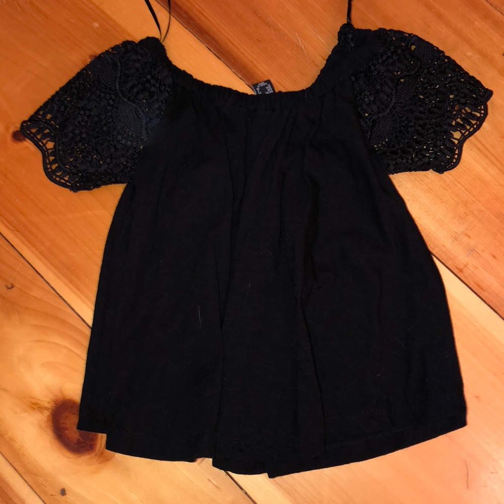 Atmosphere Off-the-Shoulder crochet top (6) - Picture 3 of 5